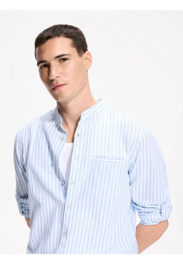 Reserved - Koszula slim fit z lnem - jasnoniebieski. Kolor: niebieski. Materiał: len