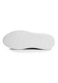 Wittchen - Damskie sneakersy z lakierowanej skóry o krokodylej fakturze. Nosek buta: okrągły. Kolor: biały, wielokolorowy, czarny. Materiał: skóra, lakier. Wzór: gładki. Sport: turystyka piesza #4