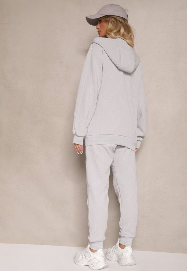 Renee - Szary Komplet Dresowy Zdobiony Tłoczeniem Bluza z Kapturem i Joggery Tuseira. Kolor: szary. Materiał: dresówka. Wzór: aplikacja