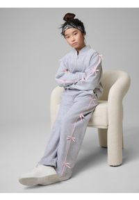 4f - 4F Spodnie dresowe z szerokimi nogawkami dziewczęce - szare 158/164 (12-14 lat). Okazja: na co dzień, na spacer, na uczelnię. Kolor: szary. Materiał: dresówka. Sezon: lato. Styl: klasyczny, casual #1