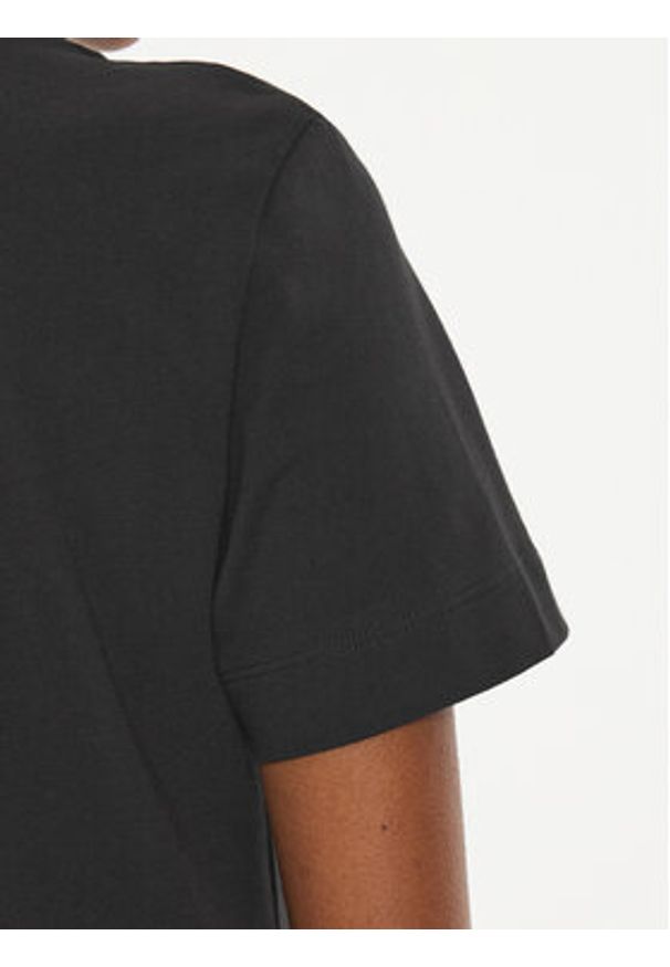 Calvin Klein Jeans T-Shirt Satin Applique J20J223925 Czarny Regular Fit. Kolor: czarny. Materiał: bawełna