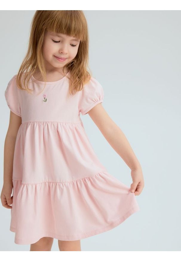 Reserved - Bawełniana sukienka z haftem - pastelowy róż. Kolor: różowy. Materiał: bawełna. Wzór: haft