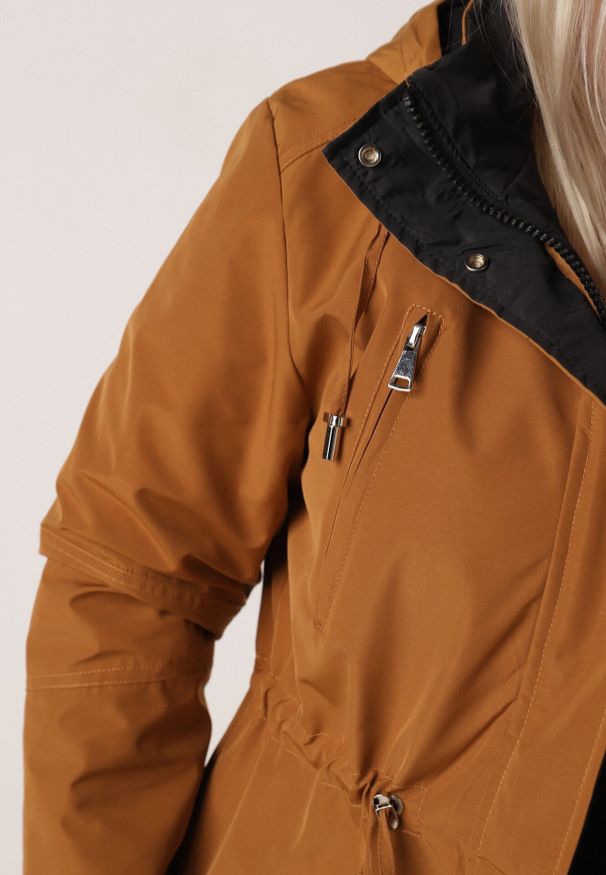 Born2be - Brązowo-Czarna Przejściowa Kurtka Dwustronna Parka z Pikowaniem i Kapturem Tidare. Okazja: na co dzień, na spacer. Kolekcja: plus size. Kolor: brązowy. Materiał: jeans, poliester. Styl: casual, sportowy