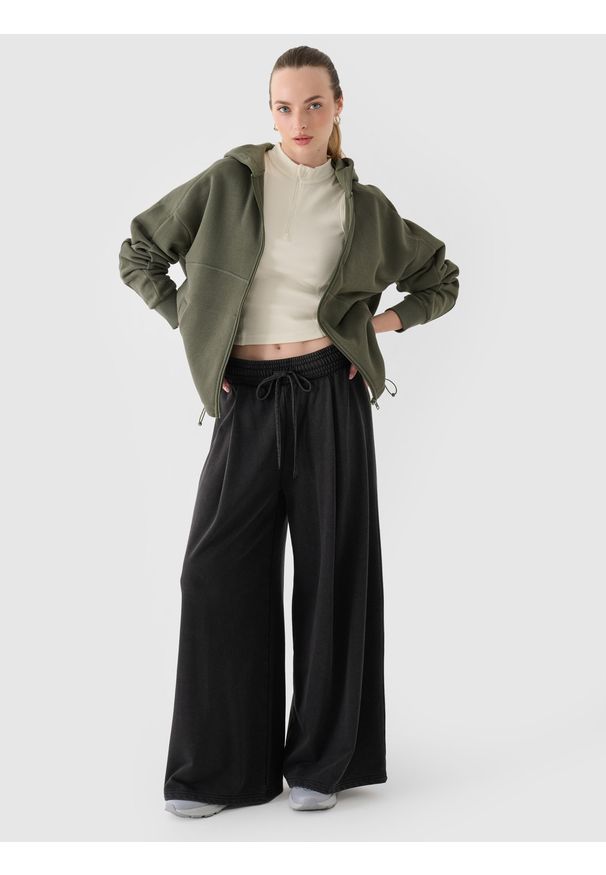 4f - 4F Bluza dresowa rozpinana z kapturem damska - oliwkowa/khaki S. Okazja: na co dzień. Typ kołnierza: kaptur. Kolor: oliwkowy, wielokolorowy, brązowy. Materiał: dresówka. Wzór: gładki, ze splotem. Styl: sportowy, casual