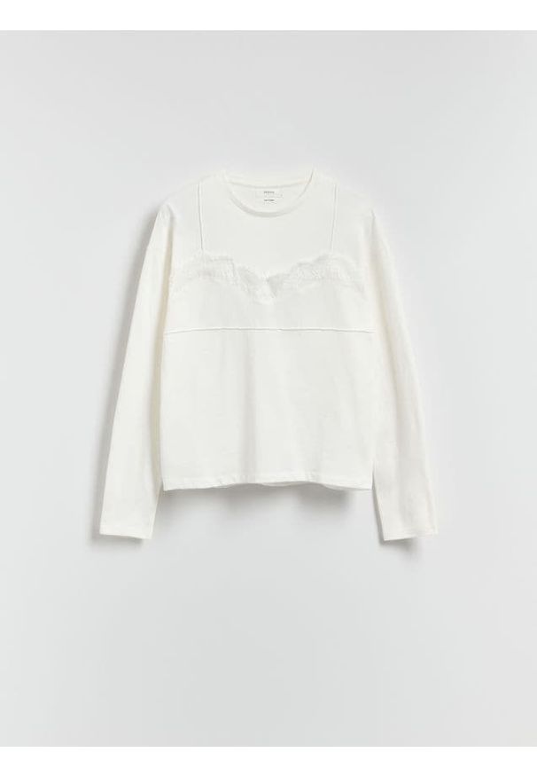 Reserved - Bawełniany longsleeve z koronką - biały. Kolor: biały. Materiał: koronka, bawełna. Długość rękawa: długi rękaw. Wzór: koronka