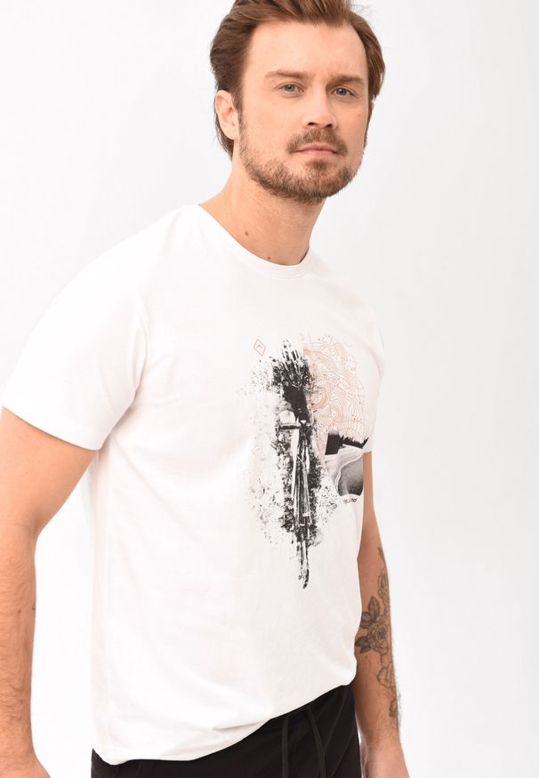 Volcano - T-shirt bawełniany, Comfort Fit, T-ROADBIKE. Okazja: na co dzień. Kolor: biały. Materiał: bawełna. Długość rękawa: krótki rękaw. Długość: krótkie. Wzór: nadruk. Sezon: wiosna, lato. Styl: casual, sportowy