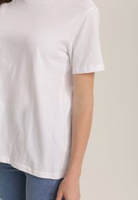 Renee - Biały T-shirt Errona. Kolor: biały. Materiał: jeans, dzianina. Długość rękawa: krótki rękaw. Długość: krótkie