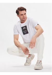 Alpha Industries T-Shirt Rainbow Reflective Label T 126501RR Biały Regular Fit. Kolor: biały. Materiał: bawełna #5