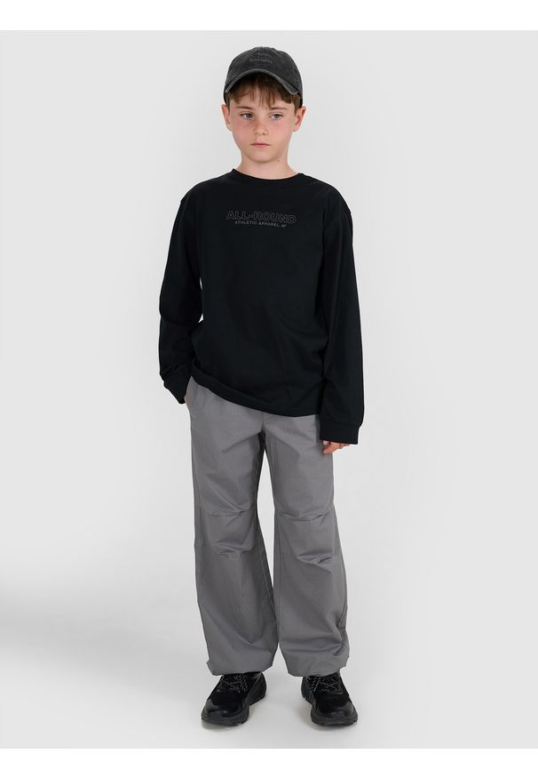 4f - 4F Longlseeve regular z nadrukiem chłopięcy - czarny 134 (8-9 lat). Okazja: na co dzień. Kolor: czarny. Materiał: jersey, bawełna, materiał. Długość rękawa: długi rękaw. Długość: długie. Wzór: nadruk. Sezon: lato. Styl: casual, klasyczny, sportowy