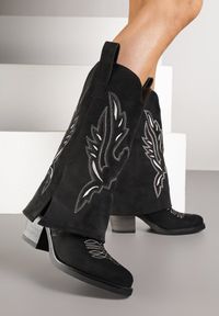 Born2be - Czarne Kozaki Kowbojki na Obcasie z Wywiniętą Cholewką i Haftem Emmirine. Okazja: na co dzień. Kolor: czarny. Materiał: jeans, skóra. Szerokość cholewki: normalna. Wzór: haft. Obcas: na obcasie. Styl: casual, elegancki. Wysokość obcasa: średni
