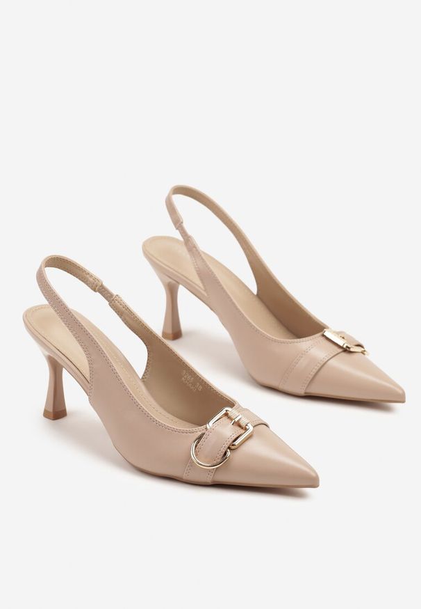 Renee - Ciemnobeżowe Sandały na Szpilce Slingback Ozdobione Metaliczną Klamrą Zeornna. Okazja: na co dzień. Zapięcie: klamry. Kolor: beżowy. Wzór: aplikacja. Obcas: na szpilce. Styl: casual, elegancki