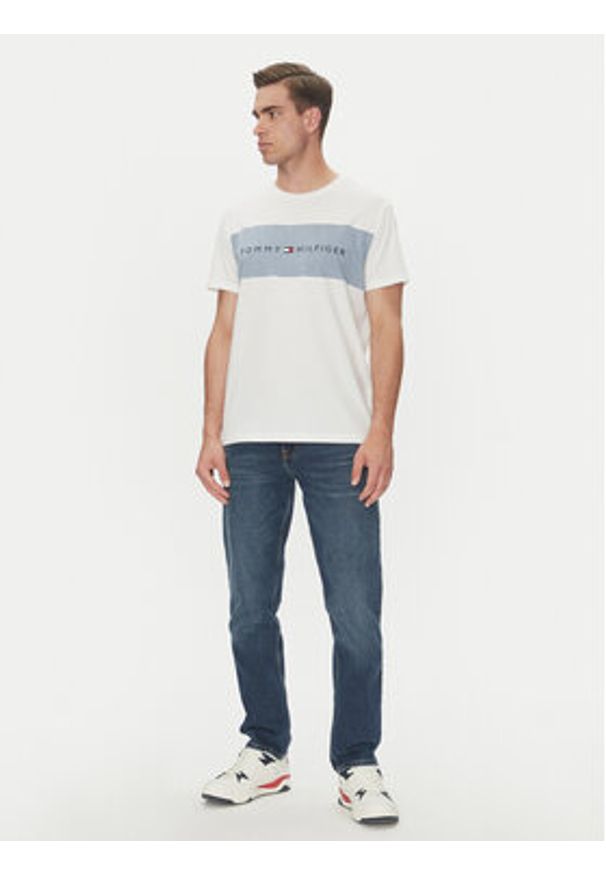 TOMMY HILFIGER - Tommy Hilfiger T-Shirt UM0UM03418 Biały Regular Fit. Kolor: biały. Materiał: bawełna