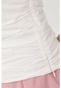 Bruuns Bazaar bluzka bawełniana damska kolor biały gładka. Okazja: na co dzień. Kolor: biały. Materiał: bawełna. Długość rękawa: na ramiączkach. Długość: krótkie. Wzór: gładki. Styl: casual #5