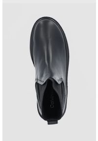 Calvin Klein Sztyblety skórzane damskie kolor czarny na platformie. Nosek buta: okrągły. Kolor: czarny. Materiał: skóra. Obcas: na platformie #4