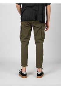 Xagon Man Spodnie | P25032CR4057 | Mężczyzna | Zielony. Okazja: na co dzień. Kolor: zielony. Materiał: bawełna, elastan. Styl: elegancki, casual #4