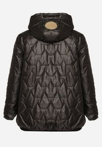 Born2be - Czarna Kurtka Pikowana o Pudełkowym Kroju z Kapturem Nusolea. Okazja: na co dzień. Typ kołnierza: kaptur. Kolekcja: plus size. Kolor: czarny. Materiał: jeans. Styl: casual, elegancki #5