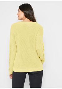 Sweter z dekoltem w łódkę i ażurowym wzorem w rękawach bonprix jasna limonka. Kolor: żółty. Materiał: materiał, bawełna, akryl. Długość rękawa: długi rękaw. Długość: długie. Wzór: ażurowy #3