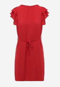 Renee - Czerwona Rozkloszowana Sukienka z Falbankami przy Rękawach Wiązana w Talii Paskiem Rissada. Okazja: na imprezę. Typ kołnierza: kołnierz z falbankami. Kolor: czerwony. Typ sukienki: rozkloszowane #5