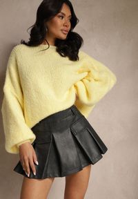 Renee - Czarne Spódnico-Szorty High Waist z Ekoskóry Ozdobione Imitacją Kieszeni Silezi. Stan: podwyższony. Kolor: brązowy. Wzór: aplikacja. Styl: elegancki