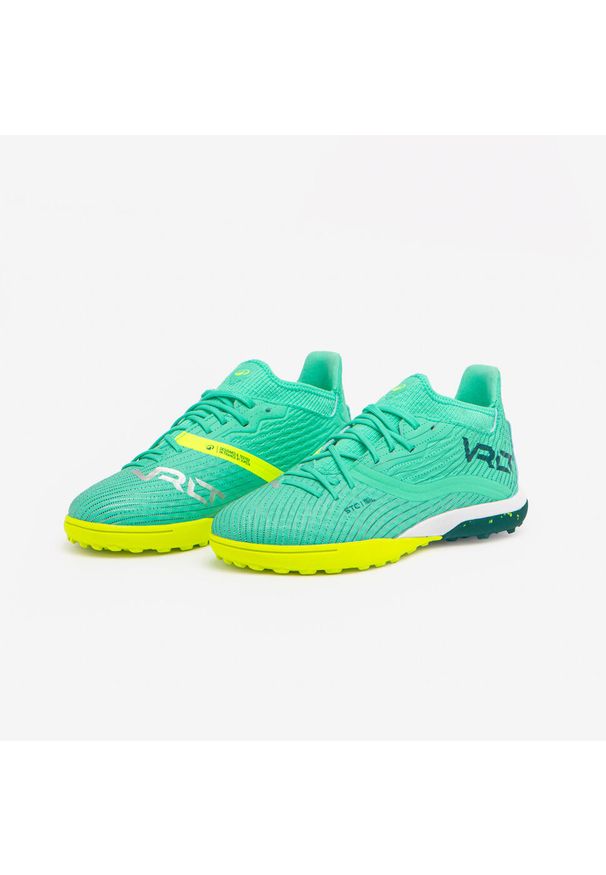 KIPSTA - Buty piłkarskie dla dzieci Kipsta Viralto III Turf sznurowane. Kolor: zielony. Materiał: mesh, kauczuk. Szerokość cholewki: normalna. Sport: piłka nożna