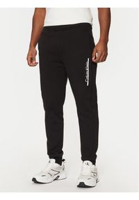 Calvin Klein Spodnie dresowe K10K114342 Czarny Regular Fit. Kolor: czarny. Materiał: syntetyk, bawełna