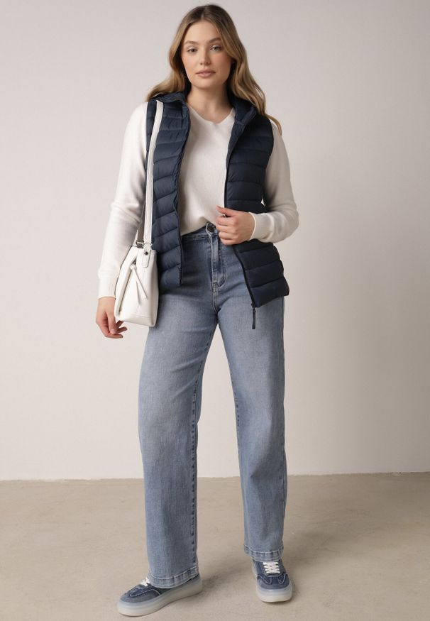 Born2be - Granatowa Pikowana Kamizelka Przejściowa z Kapturem Neanissa. Okazja: na co dzień. Typ kołnierza: kaptur. Kolor: niebieski. Materiał: jeans. Styl: casual