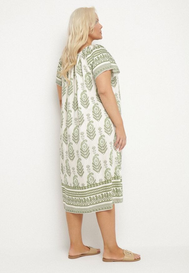Born2be - Zielona Wiskozowa Sukienka ze Wzorem Boho Ellivra. Okazja: na co dzień. Kolor: zielony. Materiał: wiskoza. Wzór: aplikacja. Styl: boho