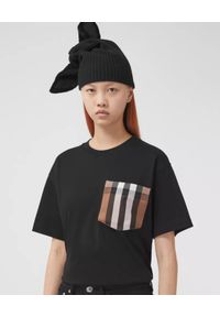 Burberry - BURBERRY - T-shirt oversize z kieszonką. Kolor: czarny. Materiał: bawełna