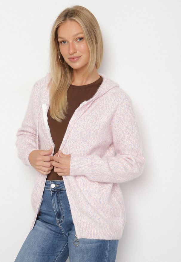 Born2be - Jasnoróżowy Kardigan z Wełną na Suwak z Kapturem Zenlina. Okazja: na co dzień. Typ kołnierza: kaptur. Kolor: różowy. Materiał: wełna. Styl: casual