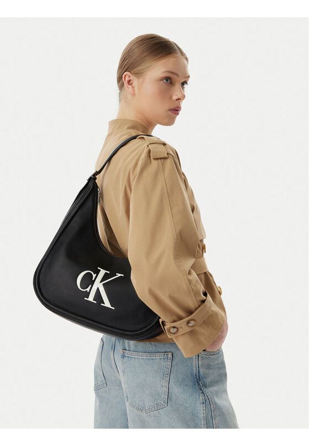 Calvin Klein Torebka Bold Ck Crescent LV04F3427G Czarny. Kolor: czarny. Materiał: skórzane