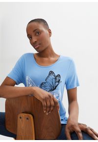 bonprix - Długa koszulka z dłuższymi bokami i nadrukiem w motyle. Kolor: niebieski. Długość: długie. Wzór: nadruk #2