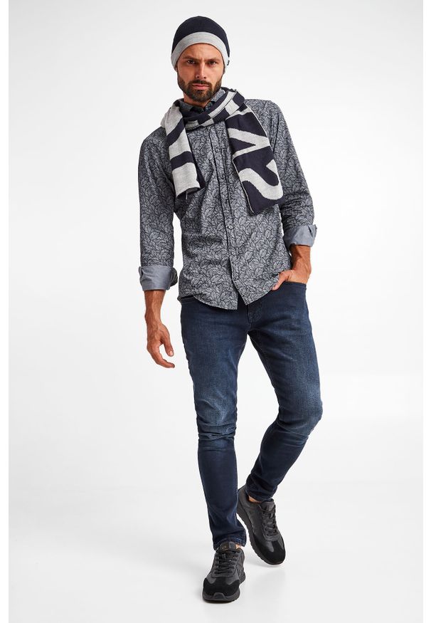 JOOP! Jeans - KOMPLET SZAL + CZAPKA JOOP! JEANS. Materiał: tkanina, wełna. Wzór: napisy