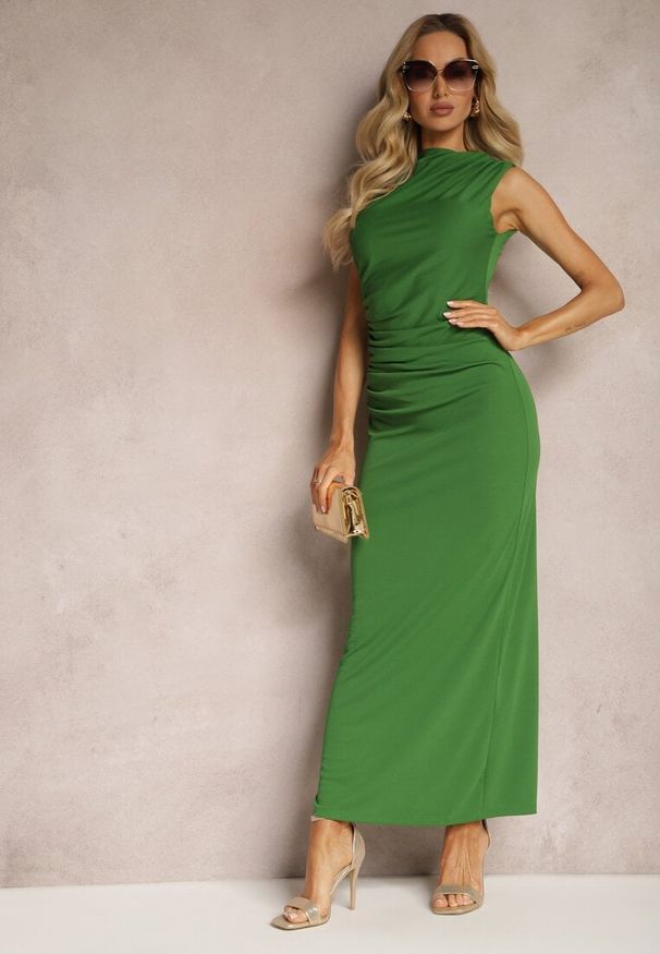 Renee - Zielona Sukienka Bodycon o Dopasowanym Fasonie Bez Rękawów z Drapowaniem Roxelina. Kolor: zielony. Długość rękawa: bez rękawów. Typ sukienki: bodycon
