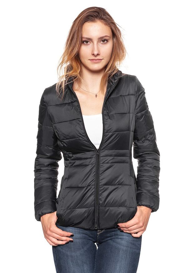 Wrangler - DAMSKA KURTKA ZIMOWA WRANGLER SHORT PUFFER BLACK W4104V501. Sezon: zima. Styl: klasyczny