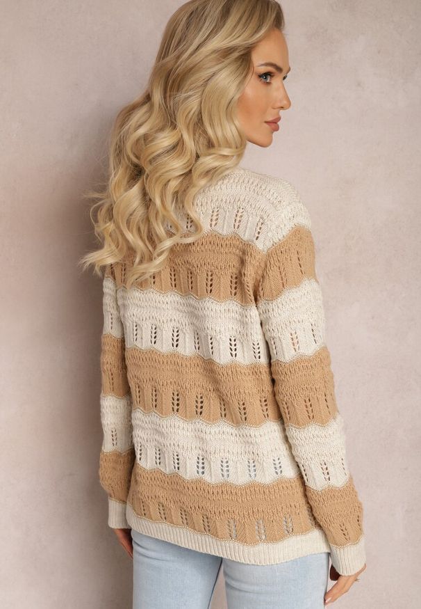 Renee - Beżowy Sweter Ozdobiony Ażurowymi Wycięciami i Połyskującą Nitką Casiena. Kolor: beżowy. Materiał: dzianina. Wzór: aplikacja, ażurowy