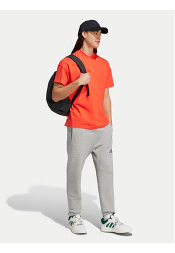 Adidas - adidas T-Shirt ALL SZN IY4139 Pomarańczowy Loose Fit. Kolor: pomarańczowy. Materiał: bawełna