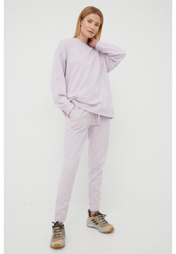 outhorn - Outhorn spodnie dresowe damskie kolor fioletowy gładkie. Kolor: fioletowy. Materiał: dresówka. Wzór: gładki