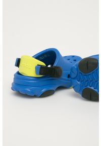Crocs - Klapki dziecięce. Kolor: niebieski. Materiał: syntetyk, materiał. Wzór: gładki. Obcas: na obcasie. Wysokość obcasa: niski #3