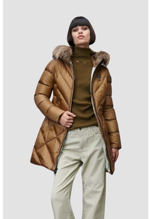 Blauer USA - BLAUER Brązowa damska kurtka Althea Raincoat Long Jackets. Kolor: brązowy. Materiał: poliamid. Długość rękawa: długi rękaw. Długość: długie