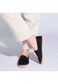 Wittchen - Damskie espadryle z ekozamszu czarne. Nosek buta: okrągły. Kolor: czarny. Materiał: skóra ekologiczna. Sezon: lato. Obcas: na obcasie. Styl: elegancki, wakacyjny. Wysokość obcasa: niski #6