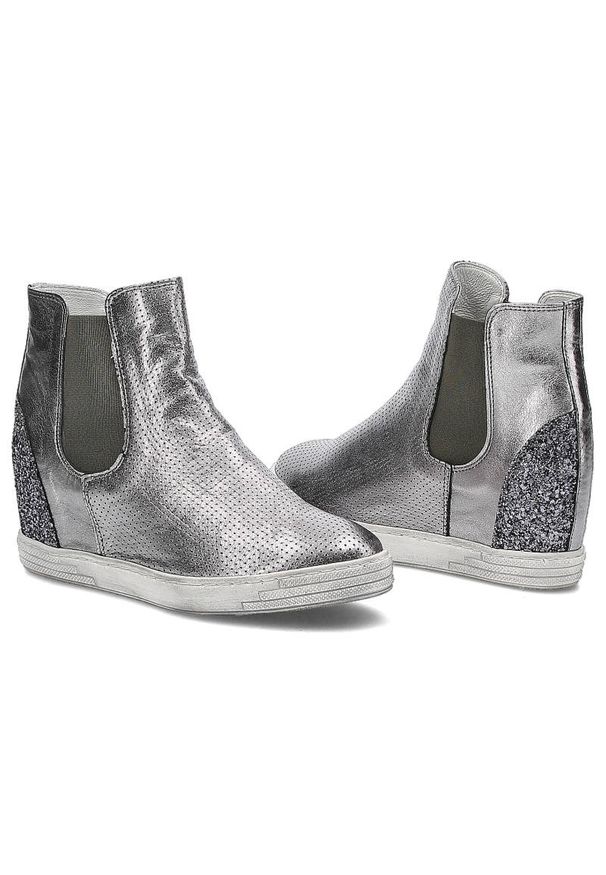 Srebrne Sneakersy Damskie Karino Modne Obuwie. Zapięcie: bez zapięcia. Kolor: srebrny. Materiał: skóra. Szerokość cholewki: normalna. Obcas: na koturnie. Wysokość obcasa: średni