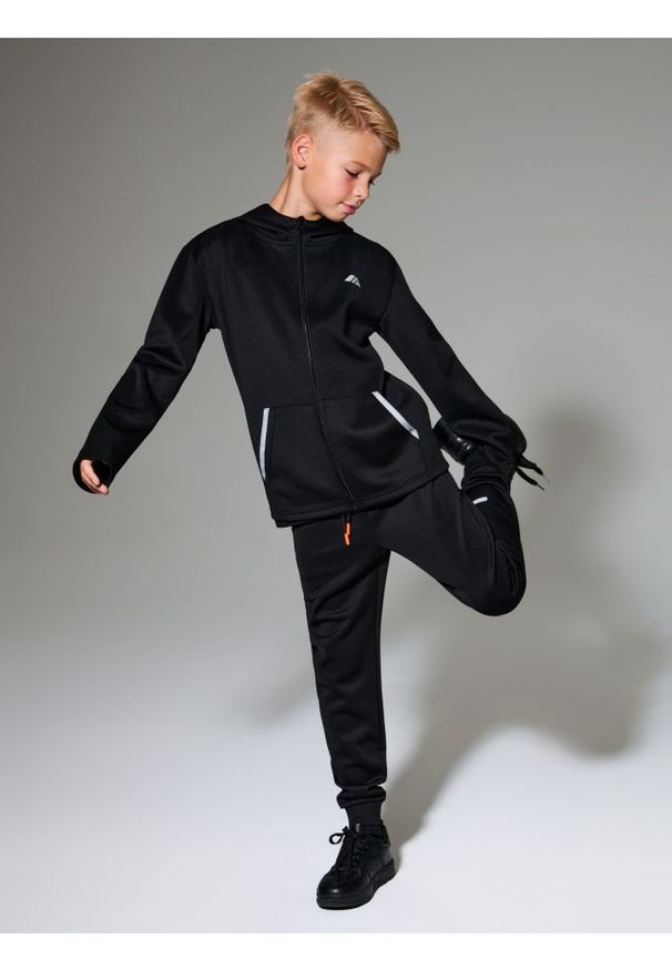 Sinsay - Bluza z kapturem Active - czarny. Typ kołnierza: kaptur. Kolor: czarny