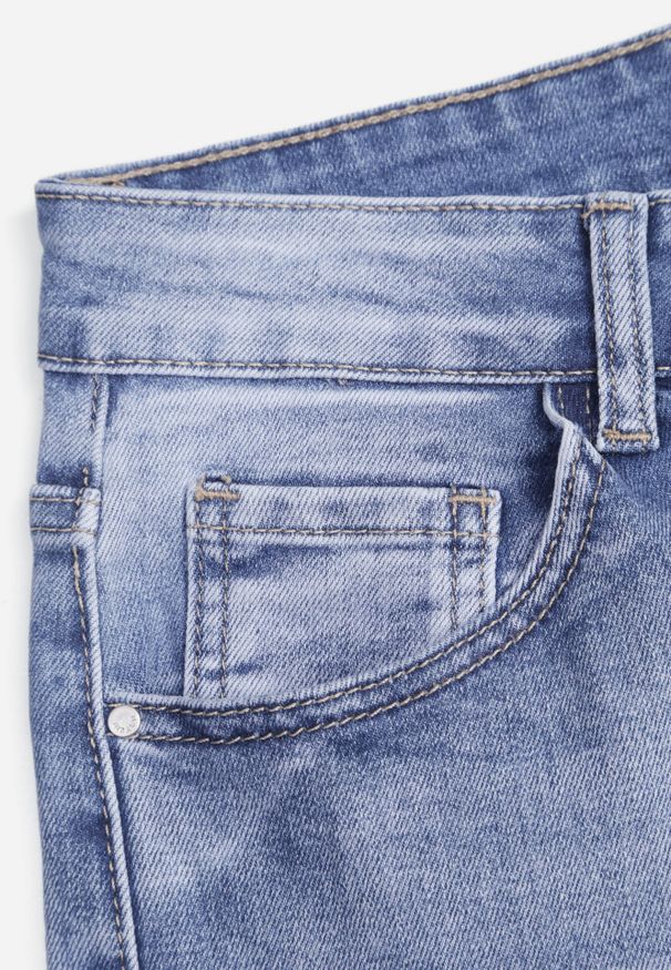 Born2be - Niebieskie Bawełniane Jeansy Mom Fit o Klasycznym Kroju z Wysokim Stanem Esersia. Okazja: do pracy, na co dzień. Stan: podwyższony. Kolor: niebieski. Długość: długie. Styl: klasyczny