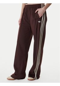 Adidas - adidas Spodnie dresowe Firebird KG3706 Brązowy Loose Fit. Kolor: brązowy. Materiał: syntetyk #1