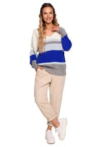 MOE - Kolorowy sweter w paski i z dekoltem w serek. Typ kołnierza: dekolt w serek. Wzór: kolorowy, paski