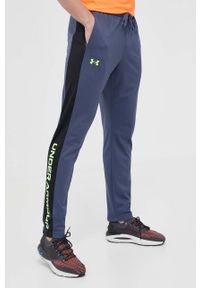 Under Armour spodnie męskie kolor granatowy z nadrukiem 1366213-001. Kolor: niebieski. Materiał: dzianina. Wzór: nadruk