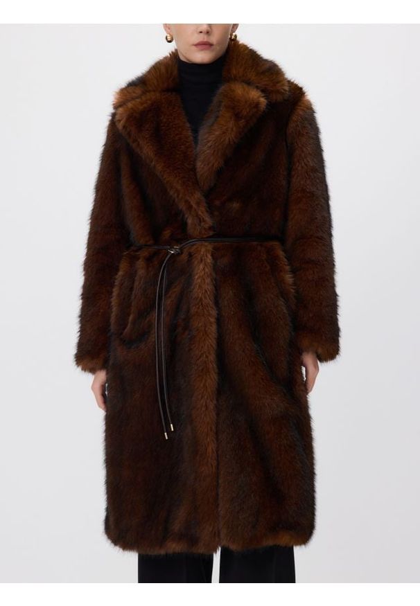 Reserved - Płaszcz ze sztucznego futra z paskiem - brązowy. Kolor: brązowy. Materiał: futro