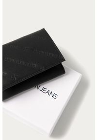 Calvin Klein Jeans - Portfel skórzany. Kolor: czarny. Materiał: skóra. Wzór: gładki #6