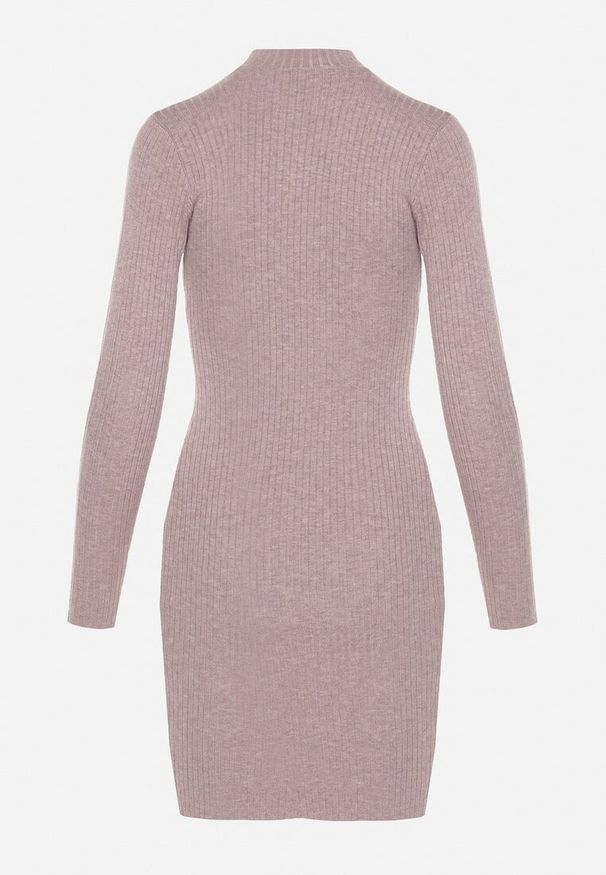 Born2be - Jasnofioletowa Sukienka z Półgolfem z Prążkowanej Dzianiny Ozdobiona Metalowymi Aplikacjami Mattella. Okazja: na co dzień. Kolor: fioletowy. Materiał: prążkowany, dzianina. Długość rękawa: długi rękaw. Wzór: aplikacja. Typ sukienki: dopasowane. Styl: casual, elegancki