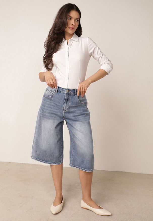 Born2be - Niebieskie Jeansowe Szorty Casual o Kroju Typu Bermudy z Bawełną Pheradia. Okazja: na co dzień. Kolor: niebieski. Materiał: jeans, bawełna. Długość: krótkie. Sezon: lato. Styl: casual